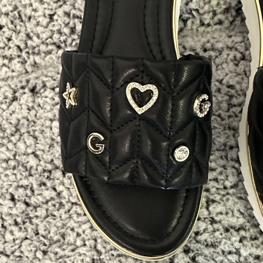 GBG Los Angeles Black Quilted Slide Mules with Gold Accents size 8 - Picture 4 of 4